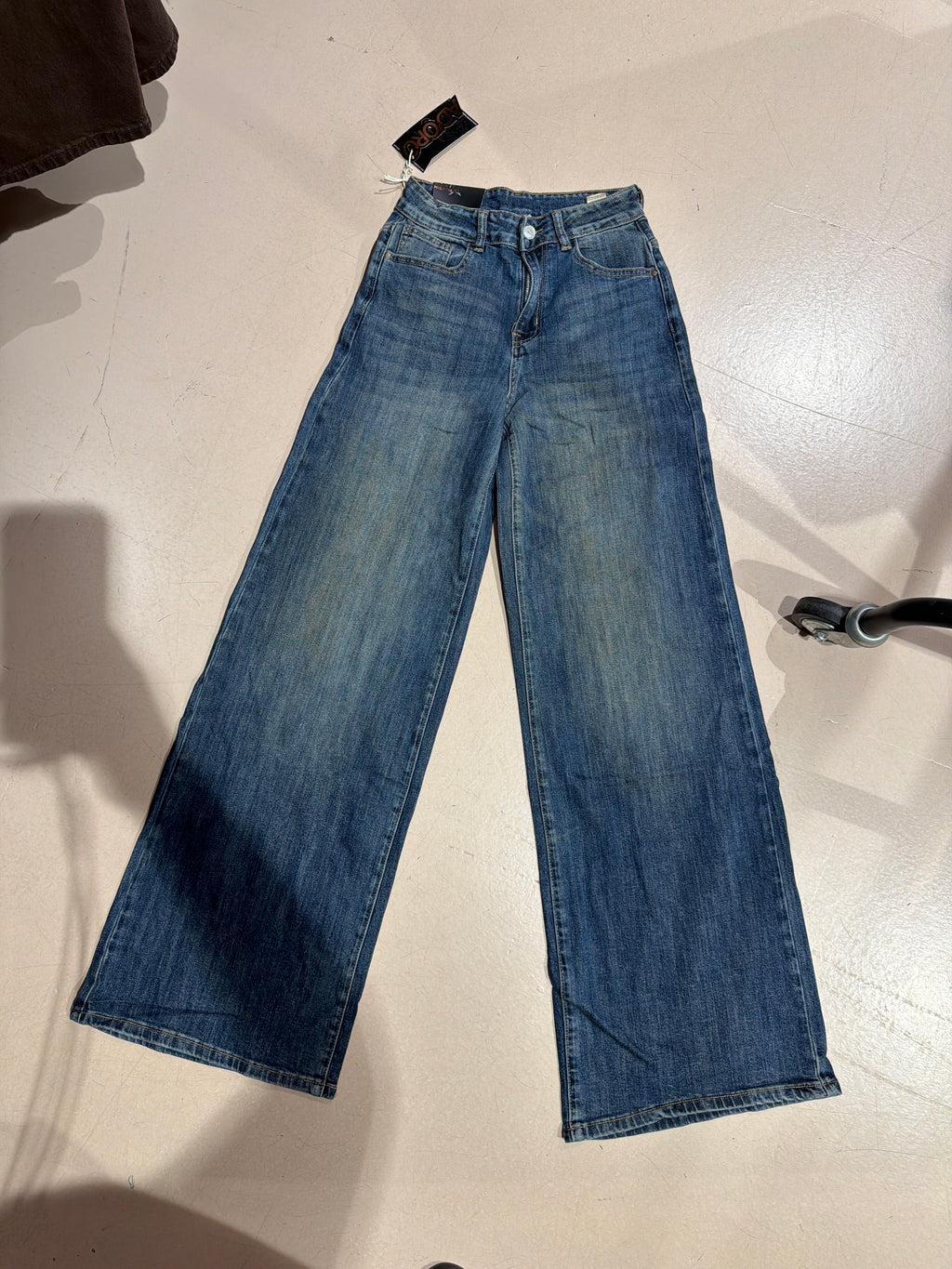 Jeans palazzo blu e nero