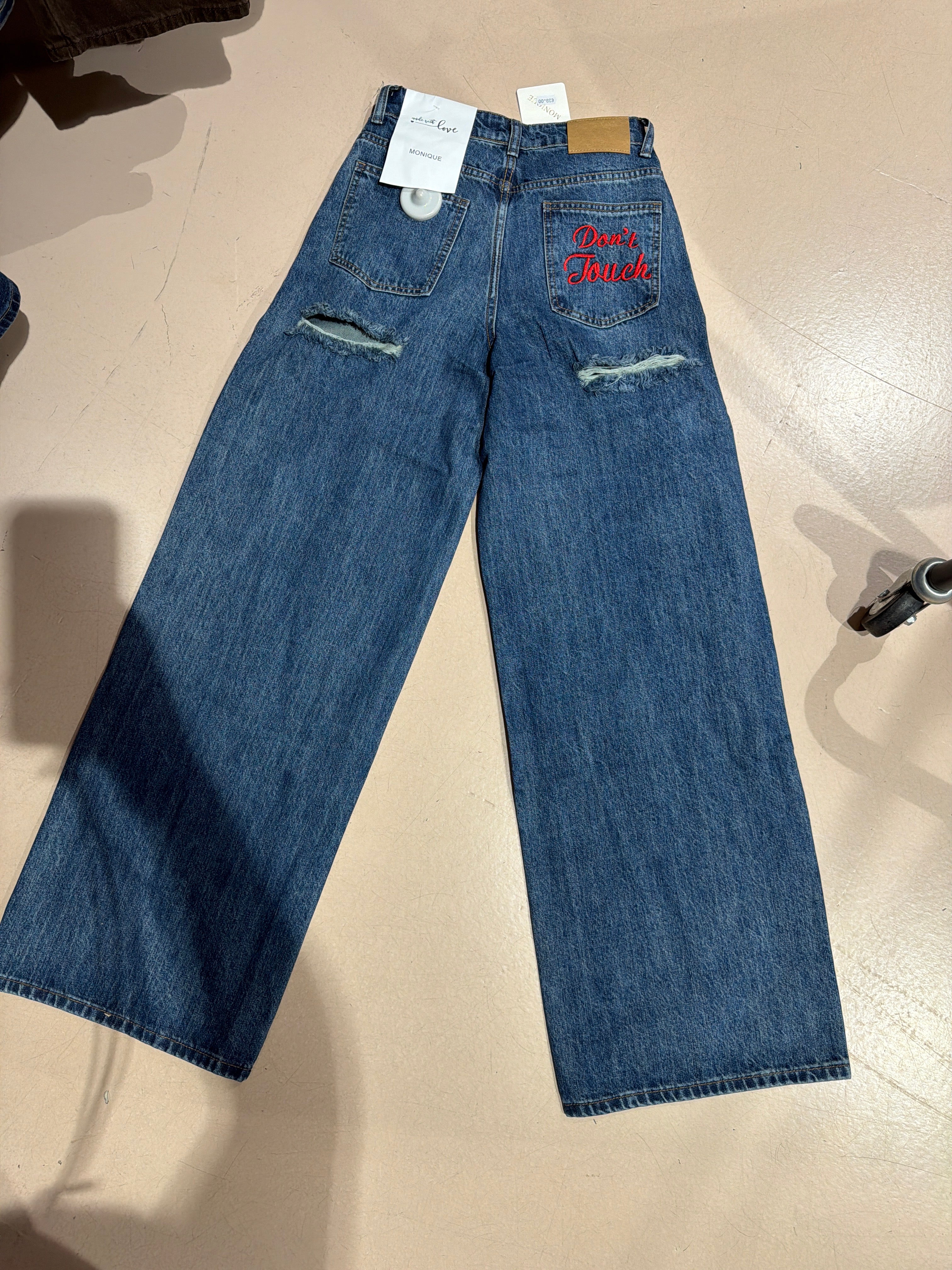 Jeans don't touch