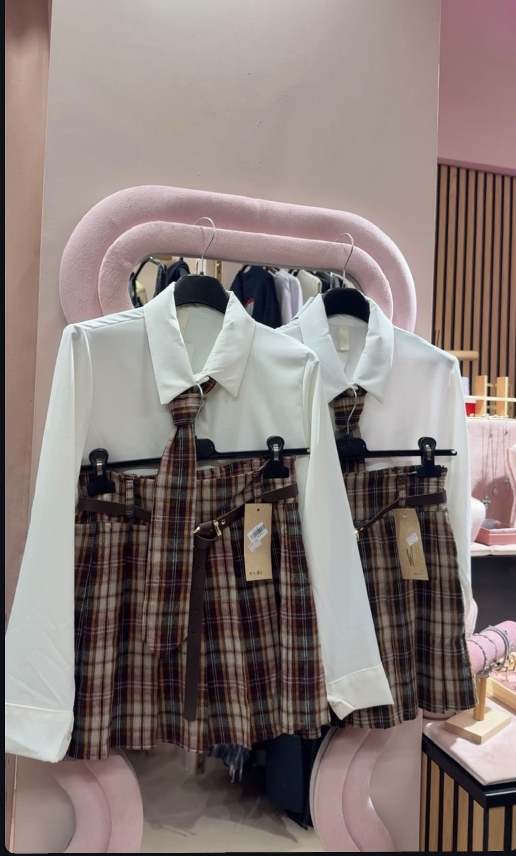 camicia con cravatta