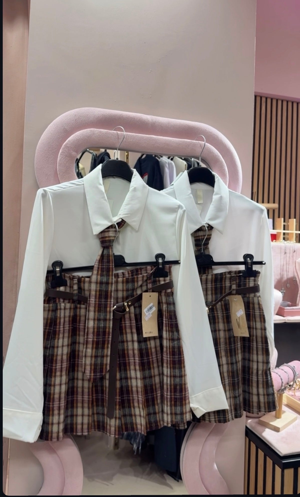 camicia con cravatta