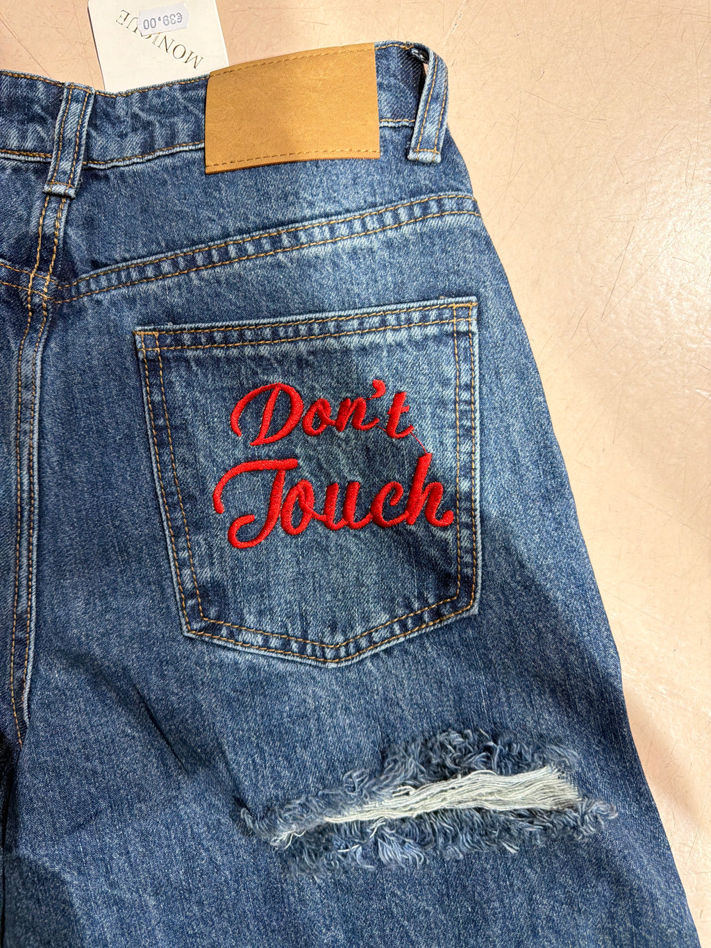 Jeans don't touch