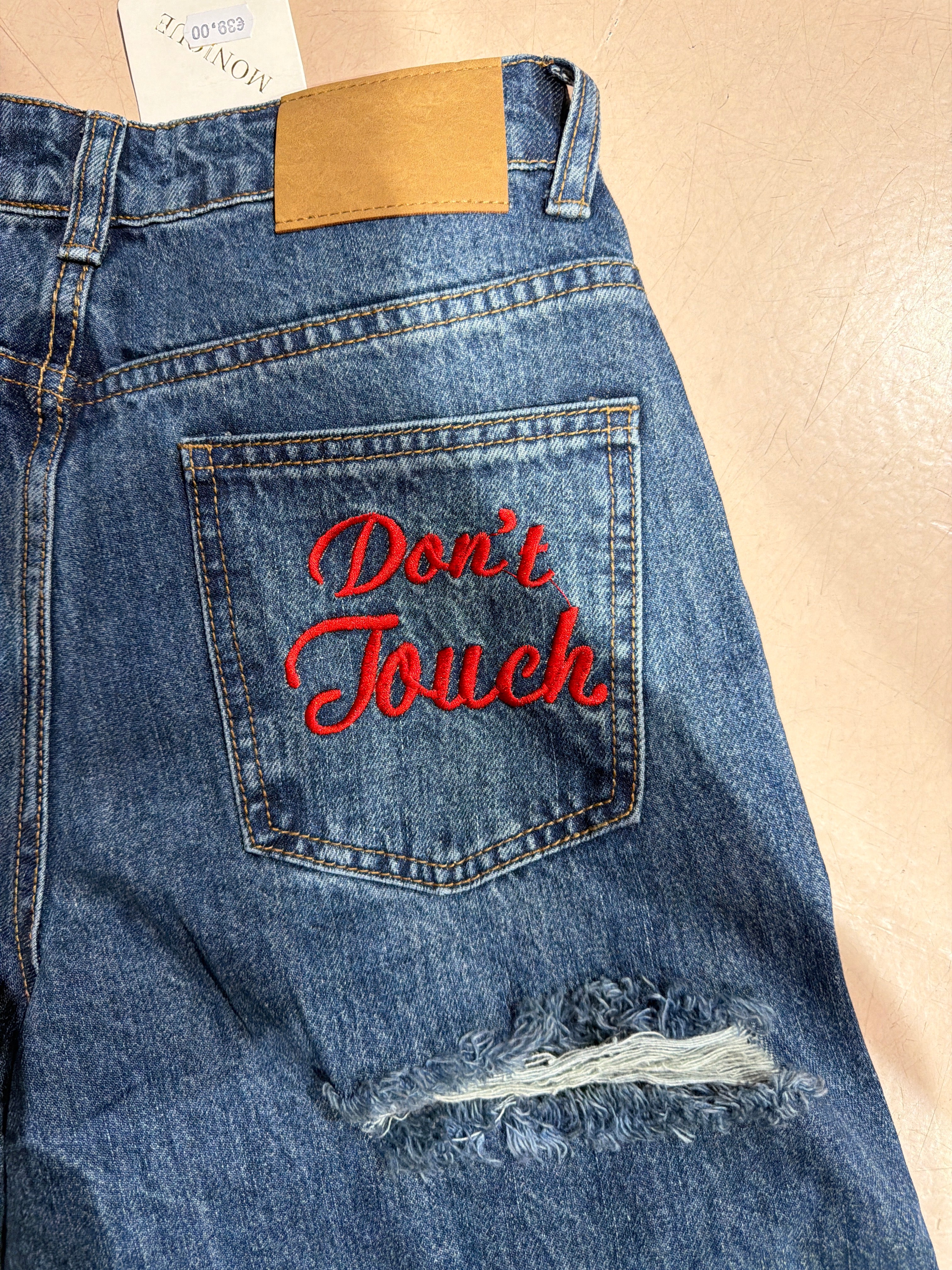 Jeans don't touch